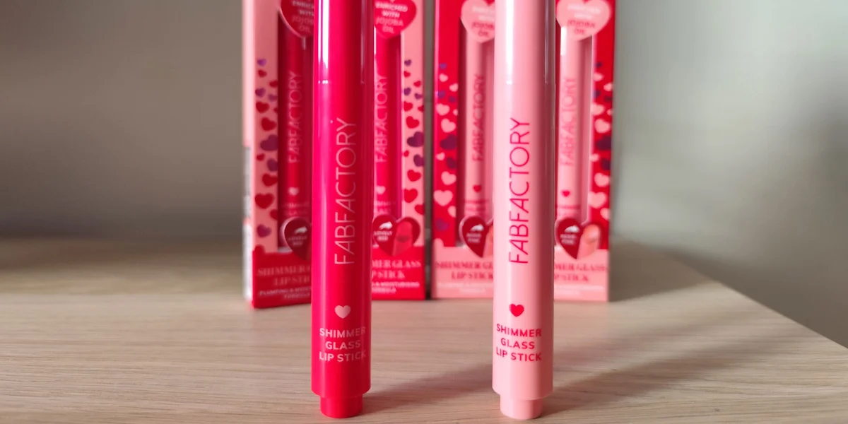 Бальзами Shimmer Glass Lip Stick від FabFactory: ідеальний вибір для святкового настрою
