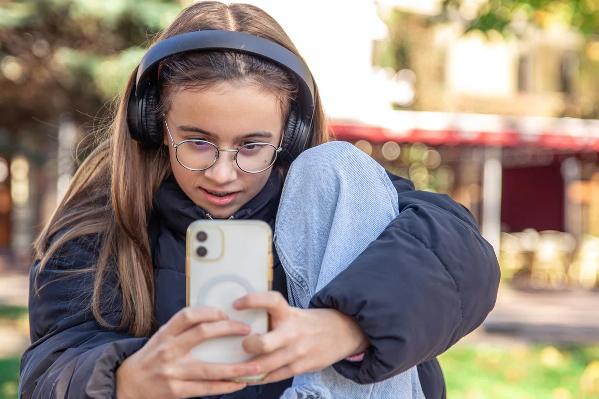 WhatsApp відкриває свої двері для дітей до 13 років: що батькам варто знати
