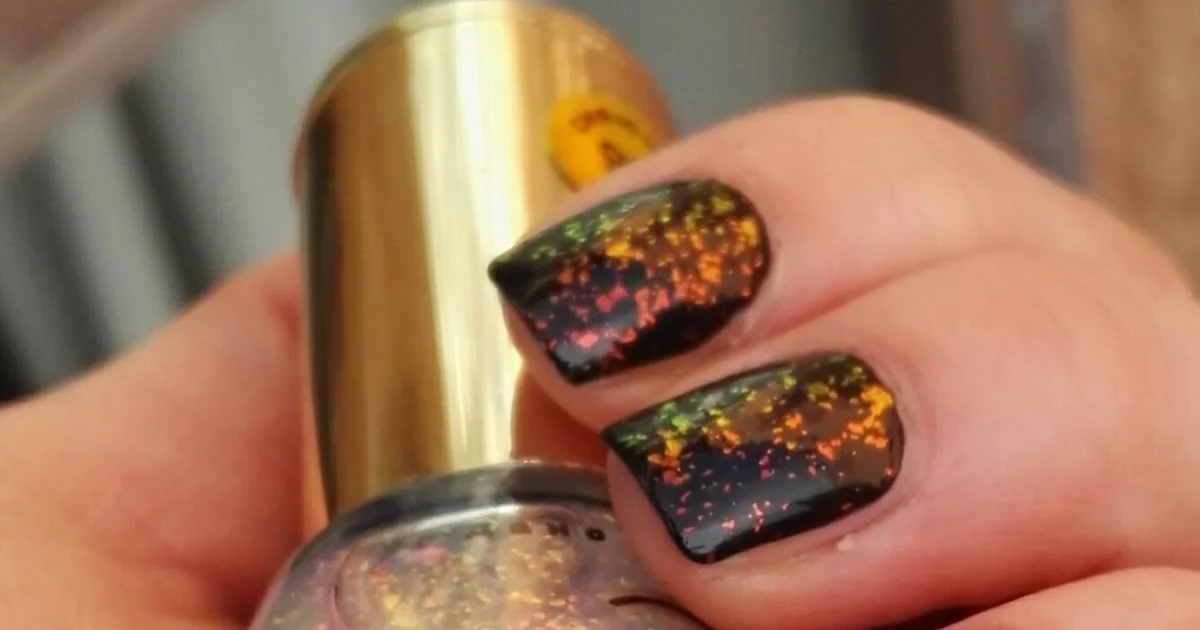 Огляд лаку для нігтів Dance Legend "Shining Gold 930"