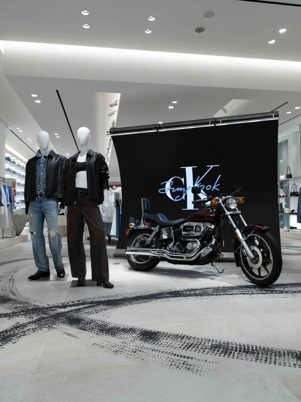 Юн Кук святкує свою співпрацю з Calvin Klein у Токіо